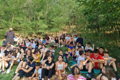 Activităţi de vară pentru 75 de copii la Mănăstirea Cârlomăneşti – fotografia 1