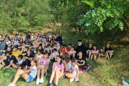 Activităţi de vară pentru 75 de copii la Mănăstirea Cârlomăneşti – fotografia 2