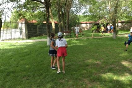 Excursie pentru 50 de copii la Mănăstirea Măxineni – fotografia 10