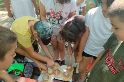 Activităţi de vară pentru copiii din trei parohii brăilene – fotografia 15