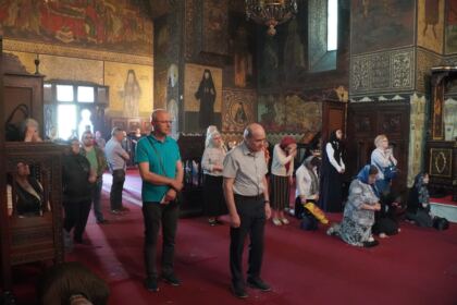 Copii, profesori şi părinţi în vizită la Centrul Eparhial – fotografia 9