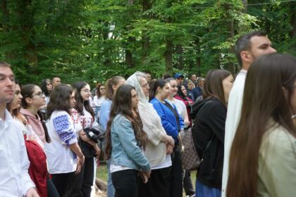 Pelerinajul tinerilor la Mănăstirea Buciumeni – fotografia 20