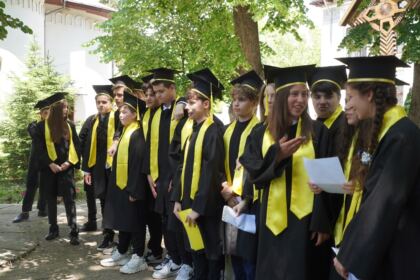 Curs festiv al elevilor seminarişti gălăţeni – fotografia 51
