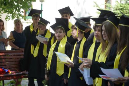 Curs festiv al elevilor seminarişti gălăţeni – fotografia 56