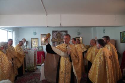 Rugăciune şi daruri pentru vârstnicii din cadrul unui azil brăilean – fotografia 28