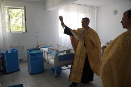 Rugăciune şi daruri pentru vârstnicii din cadrul unui azil brăilean – fotografia 29