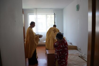 Rugăciune şi daruri pentru vârstnicii din cadrul unui azil brăilean – fotografia 30