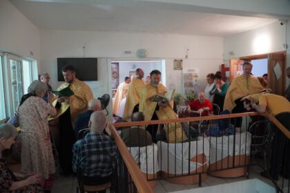 Rugăciune şi daruri pentru vârstnicii din cadrul unui azil brăilean – fotografia 41