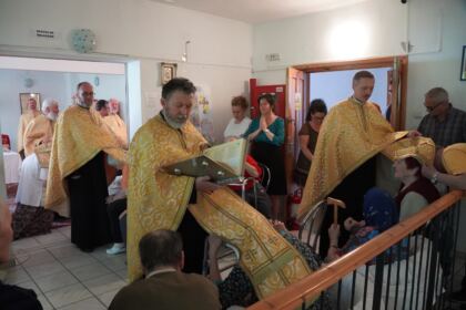 Rugăciune şi daruri pentru vârstnicii din cadrul unui azil brăilean – fotografia 42