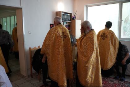 Rugăciune şi daruri pentru vârstnicii din cadrul unui azil brăilean – fotografia 43