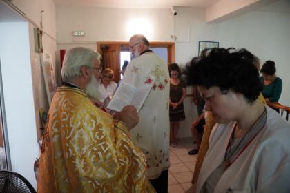 Rugăciune şi daruri pentru vârstnicii din cadrul unui azil brăilean – fotografia 44