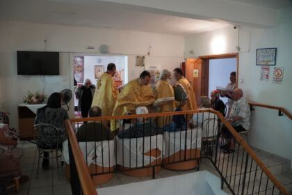 Rugăciune şi daruri pentru vârstnicii din cadrul unui azil brăilean – fotografia 50