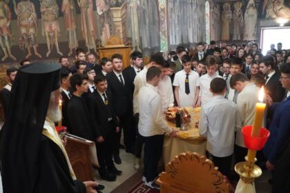 Momente de recunoştinţă şi cinstire pentru Episcopul Melchisedec Ştefănescu, la Dunărea de Jos – fotografia 16