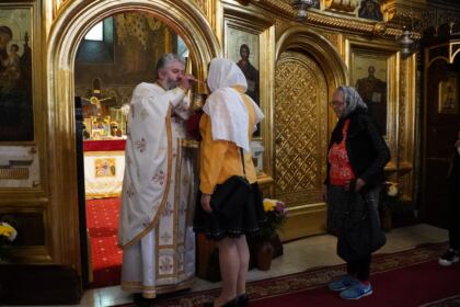Rugăciune şi daruri pentru persoanele cu deficienţe de vedere – fotografia 27