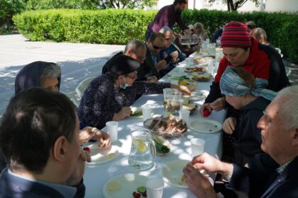 Rugăciune şi daruri pentru persoanele cu deficienţe de vedere – fotografia 37