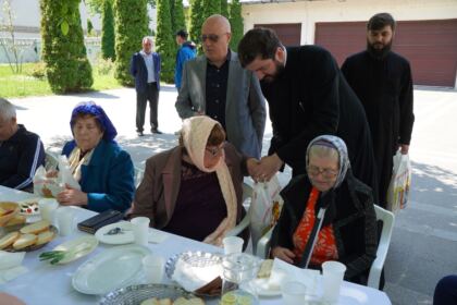 Rugăciune şi daruri pentru persoanele cu deficienţe de vedere – fotografia 41