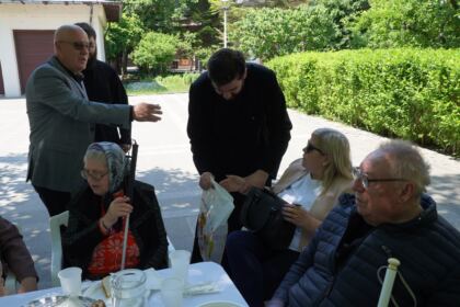 Rugăciune şi daruri pentru persoanele cu deficienţe de vedere – fotografia 42