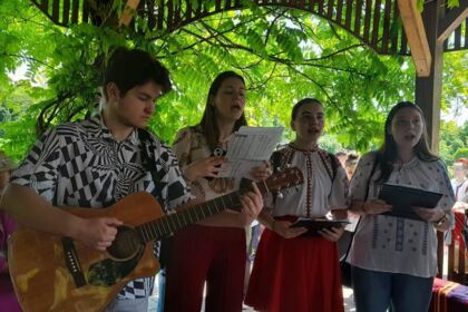 Bucurie și comuniune pentru tineri și vârstnici – fotografia 16