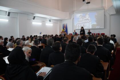 Conferinţă şi prezentare de carte la Galaţi – fotografia 3