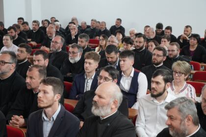 Conferinţă şi prezentare de carte la Galaţi – fotografia 5