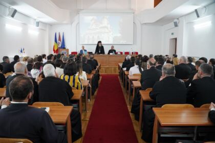 Conferinţă şi prezentare de carte la Galaţi – fotografia 7