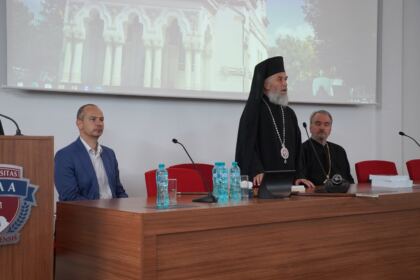 Conferinţă şi prezentare de carte la Galaţi – fotografia 9