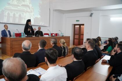 Conferinţă şi prezentare de carte la Galaţi – fotografia 11