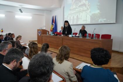 Conferinţă şi prezentare de carte la Galaţi – fotografia 16