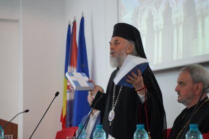 Conferinţă şi prezentare de carte la Galaţi – fotografia 18