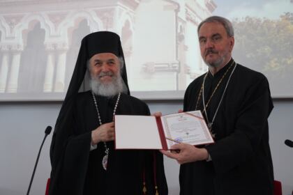 Conferinţă şi prezentare de carte la Galaţi – fotografia 21