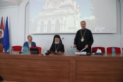 Conferinţă şi prezentare de carte la Galaţi – fotografia 23
