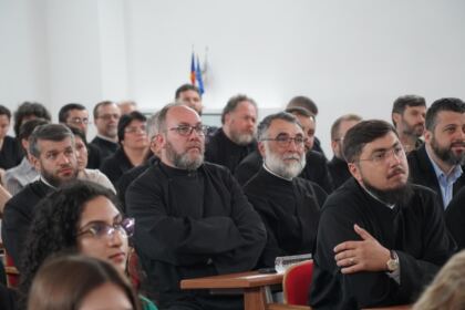 Conferinţă şi prezentare de carte la Galaţi – fotografia 26