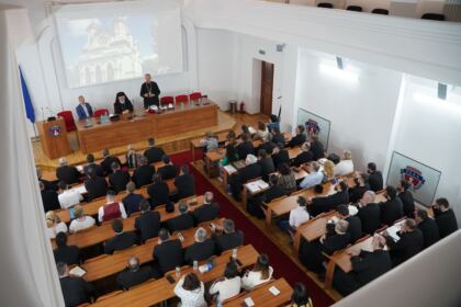 Conferinţă şi prezentare de carte la Galaţi – fotografia 28