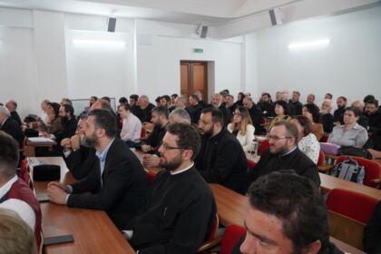 Conferinţă şi prezentare de carte la Galaţi – fotografia 34