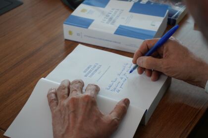 Conferinţă şi prezentare de carte la Galaţi – fotografia 37