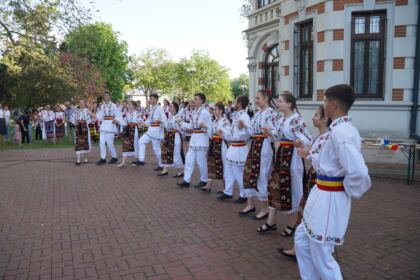 Manifestări cultural-artistice de Ziua Copilului la Galaţi – fotografia 17