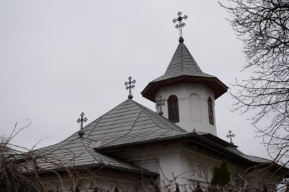 Rugăciune şi filantropie în Duminica Sfintei Cruci la Galaţi – fotografia 1
