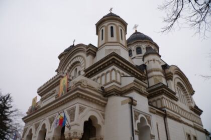 Rugăciune şi filantropie în Duminica Sfintei Cruci la Galaţi – fotografia 1