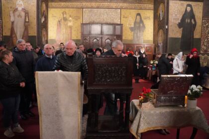 Rugăciune şi filantropie în Duminica Sfintei Cruci la Galaţi – fotografia 16