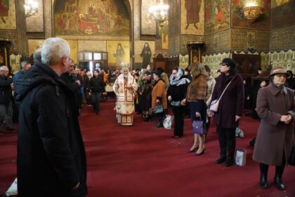 Rugăciune şi filantropie în Duminica Sfintei Cruci la Galaţi – fotografia 40