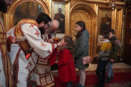 Rugăciune şi filantropie în Duminica Sfintei Cruci la Galaţi – fotografia 44