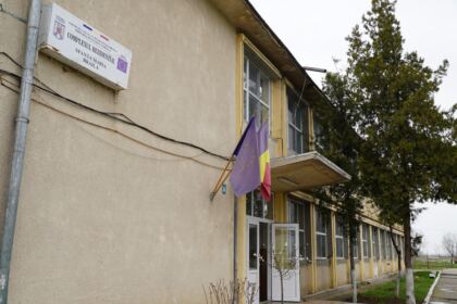 Rugăciuni şi daruri pentru vârstnicii de la Centrul social din localitatea Baldovineşti – fotografia 1