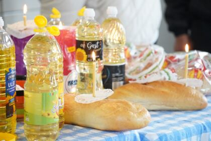 Rugăciuni şi daruri pentru vârstnicii de la Centrul social din localitatea Baldovineşti – fotografia 5