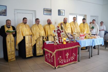 Rugăciuni şi daruri pentru vârstnicii de la Centrul social din localitatea Baldovineşti – fotografia 20