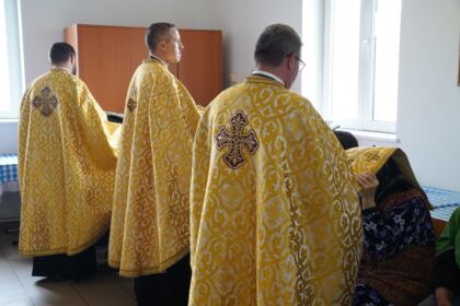 Rugăciuni şi daruri pentru vârstnicii de la Centrul social din localitatea Baldovineşti – fotografia 22