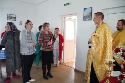 Rugăciuni şi daruri pentru vârstnicii de la Centrul social din localitatea Baldovineşti – fotografia 27