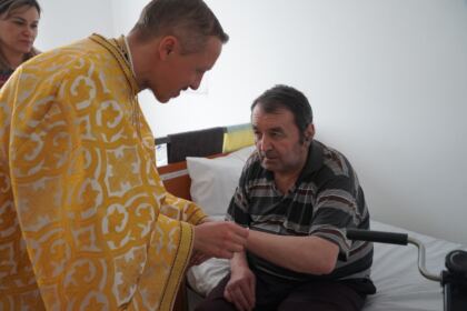 Rugăciuni şi daruri pentru vârstnicii de la Centrul social din localitatea Baldovineşti – fotografia 30