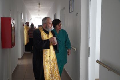 Rugăciuni şi daruri pentru vârstnicii de la Centrul social din localitatea Baldovineşti – fotografia 32