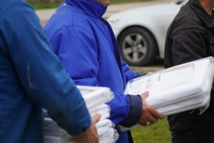 Rugăciuni şi daruri pentru vârstnicii de la Centrul social din localitatea Baldovineşti – fotografia 35