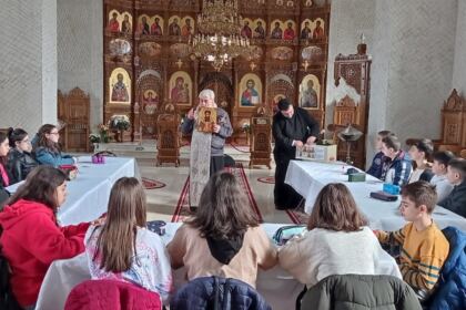 Parohia „Sfântul Spiridon Nou“ din Brăila în colaborare cu Școala Gimnazială „Fănuș Neagu“ Brăila au desfășurat proiectul „Arc peste timp“ – fotografia 2